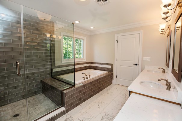 When it comes to creating a spa-like retreat in your bathroom, maximizing space and keeping it clutter-free is essential. With the right storage and organization solutions, you can achieve a clean and organized bathroom that is both functional and aesthetically pleasing.