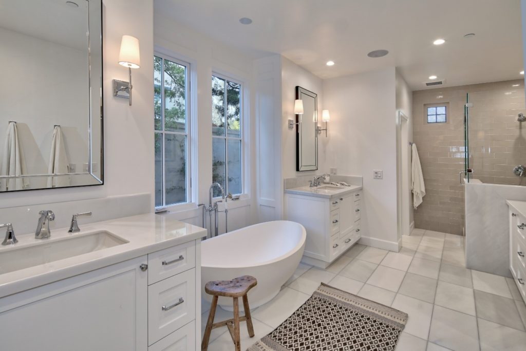 Stunning Bathroom Backsplash Ideas with White Cabinets