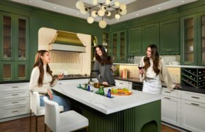 fabuwood_green-kitchen-cabinets_Fusion_HunterGreen_Dove
